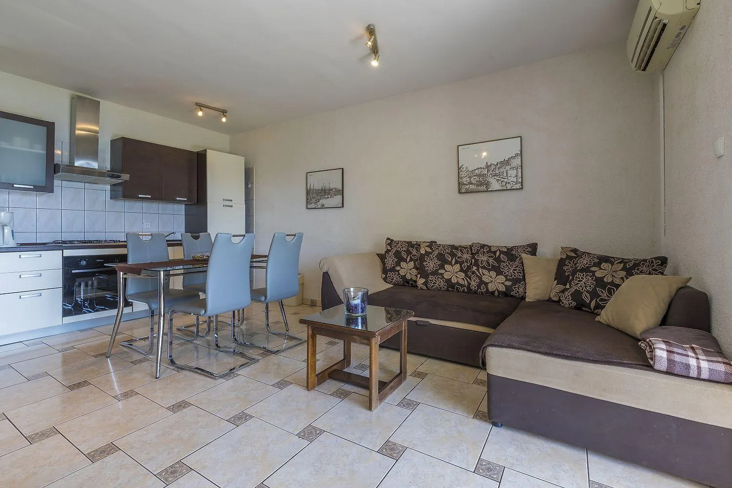 Charmantes Apartment Nur 300 Meter Zum Strand Mit Meerblick, Grillbereich - Hundefreundlich Crikvenica