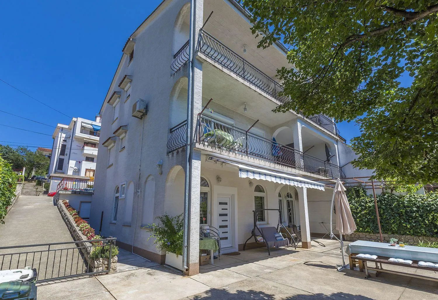 Charmantes Apartment Nur 300 Meter Zum Strand Mit Meerblick, Grillbereich - Hundefreundlich Crikvenica