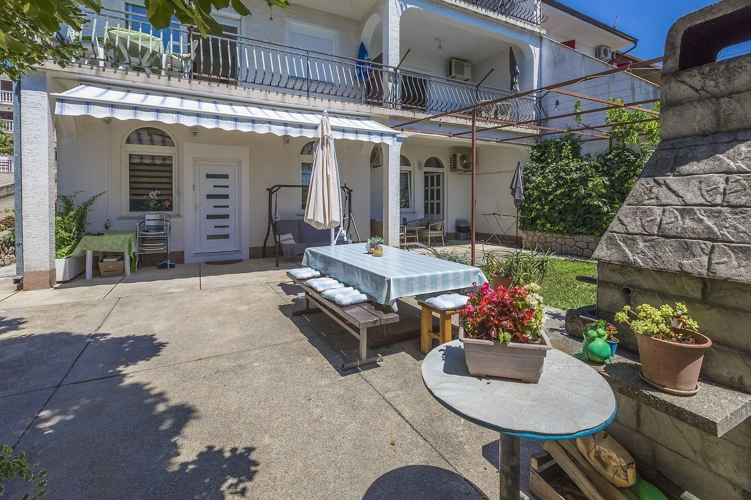 Charmantes Apartment Nur 300 Meter Zum Strand Mit Meerblick, Grillbereich - Hundefreundlich Crikvenica 0*,  Croatia