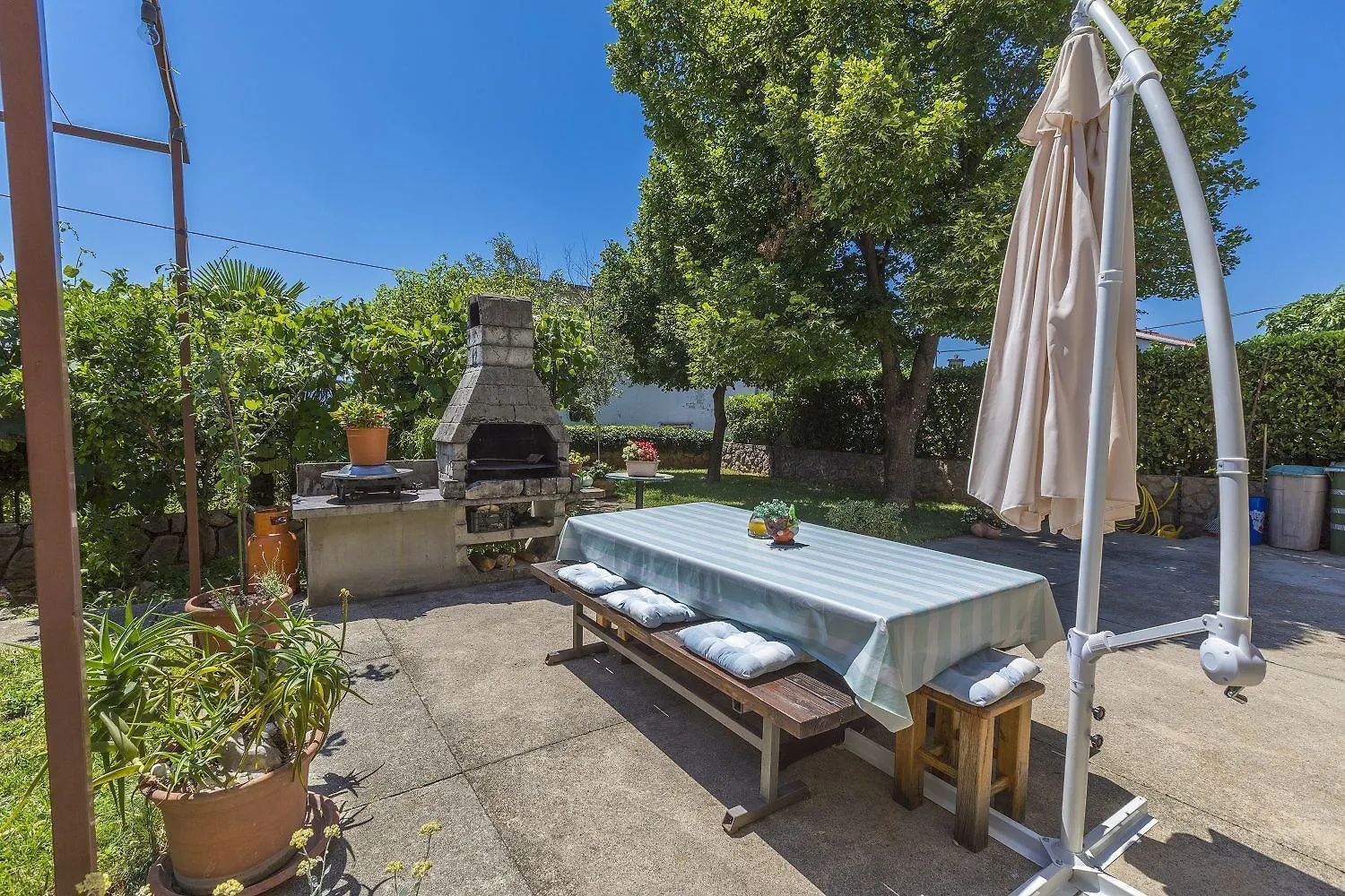 Charmantes Apartment Nur 300 Meter Zum Strand Mit Meerblick, Grillbereich - Hundefreundlich Crikvenica