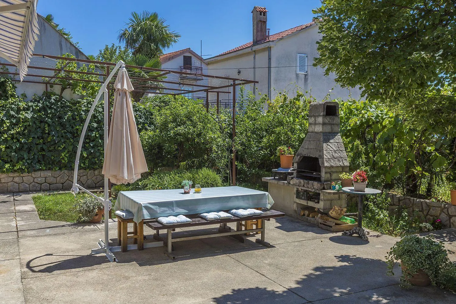 Charmantes Apartment Nur 300 Meter Zum Strand Mit Meerblick, Grillbereich - Hundefreundlich Crikvenica